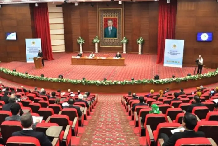 TÜRKMENISTANYŇ DIPLOMATIK IŞGÄRLERINIŇ GÜNI MYNASYBETLI YLMY MASLAHAT GEÇIRILDI
