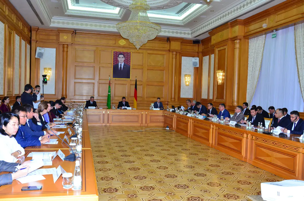ADMINISTRATIW IŞLER BOÝUNÇA KAZYLAR ÜÇIN V SEBITLEÝIN MASLAHAT