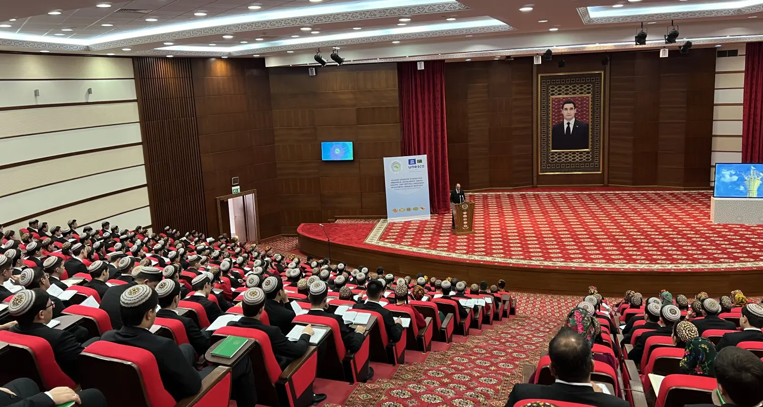 TÜRKMENISTANYŇ HALK MASLAHATYNYŇ PREZIDIUMYNYŇ MEJLISINIŇ NETIJELERINE BAGYŞLANAN MASLAHAT GEÇIRILDI